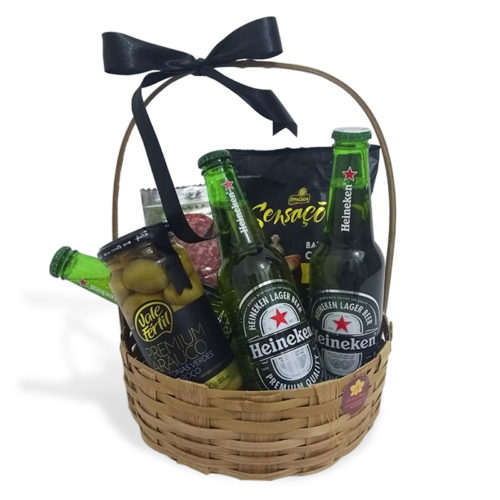 cesta de cervejas e petiscos