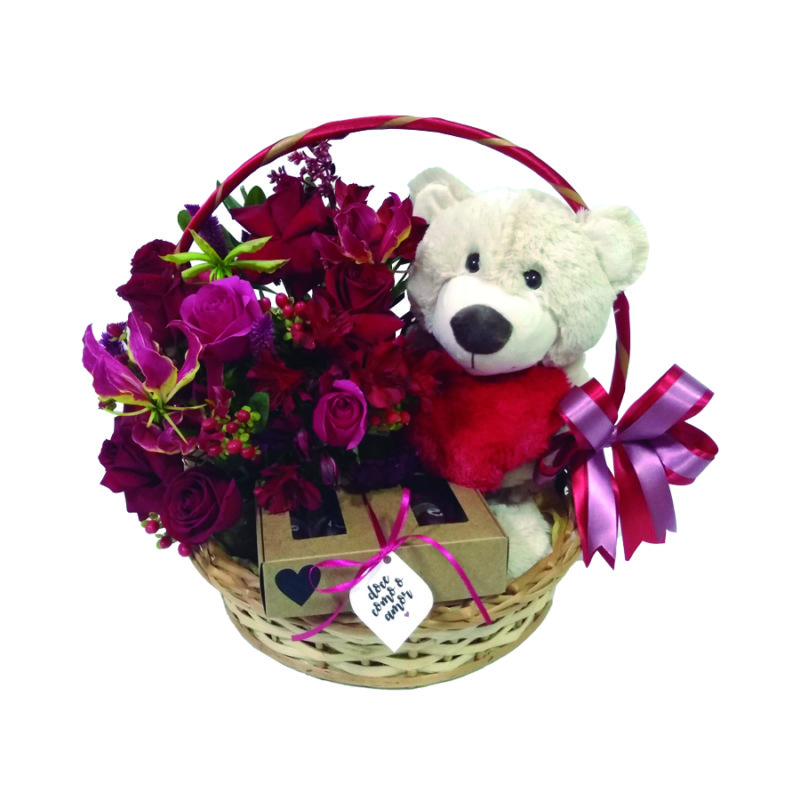 cesta florida com urso e doces