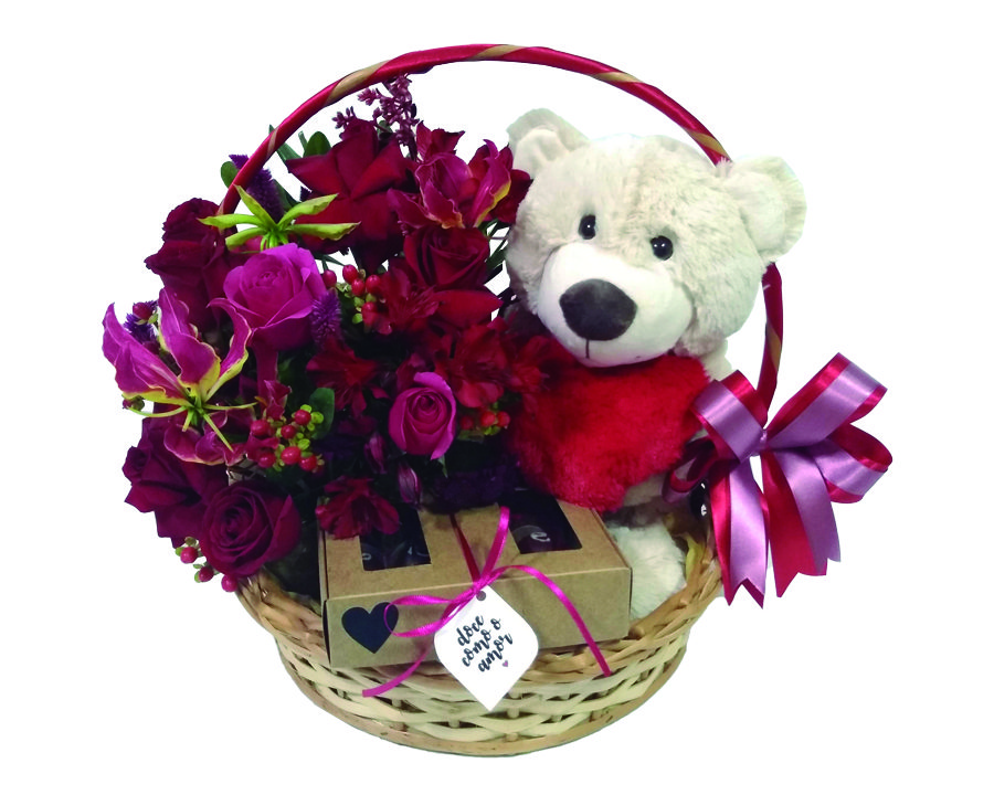 cesta florida com urso e doces